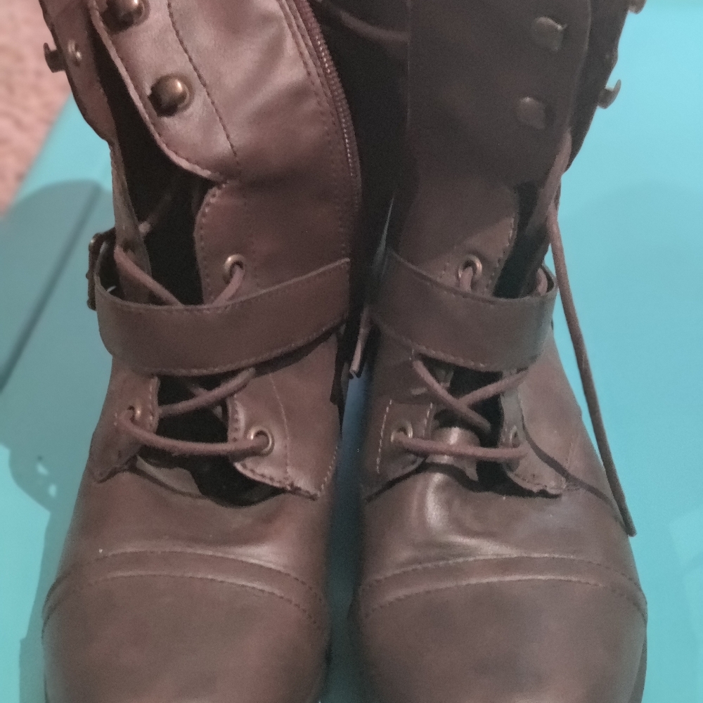 Boots - Picture 3 of 3